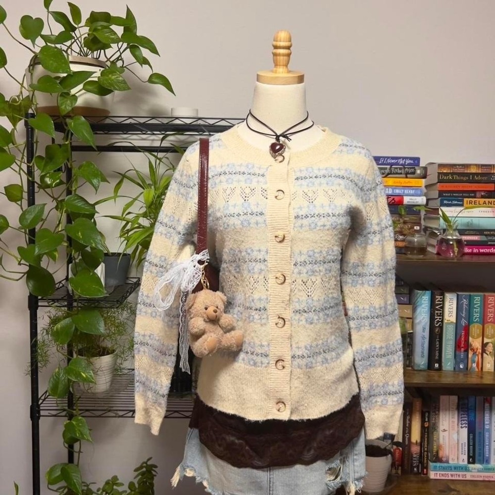 Cream & Blue Cardigan Sweater Womens‎ Small Button Up Patterned Cottage